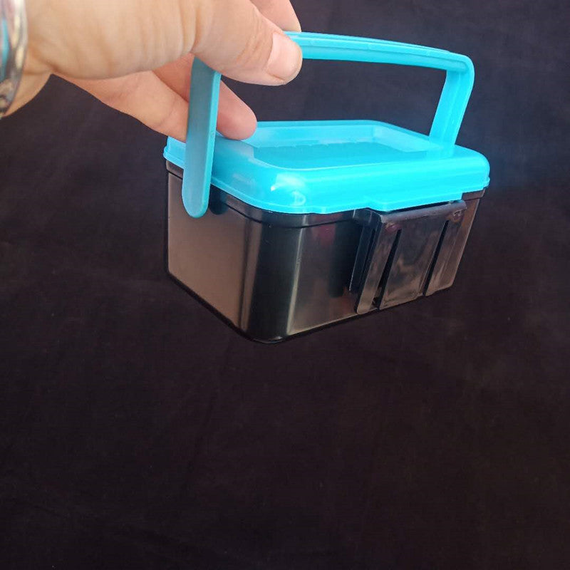 Dual-purpose bait box with handle – view 2